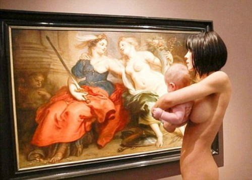 VID: Artist Stuns Museum-Goers By Turning UP Naked With A Baby